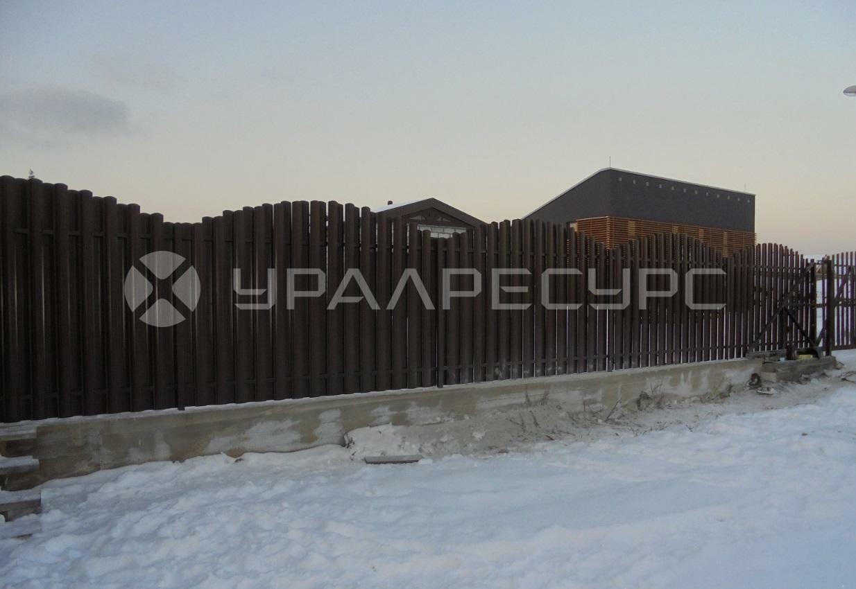 Ограждение из евро штакетника в К/П Алые Паруса